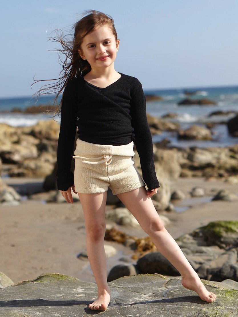 VIKI Knit Warm-Up Short Jr. — Yalivta
